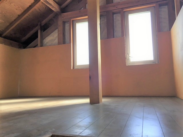 新堀3　屋根裏部屋